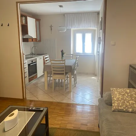 Apartment Mist 1 Center *