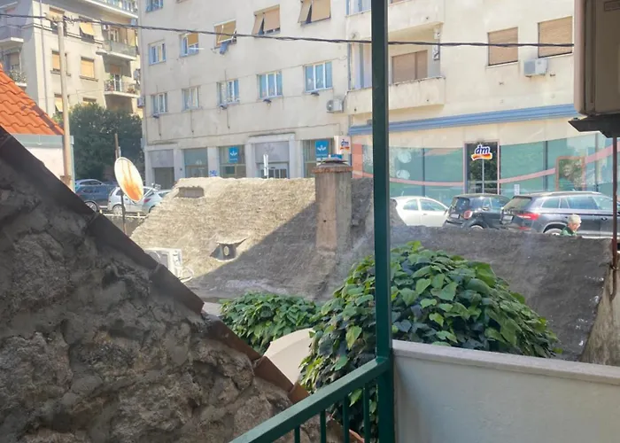 Apartment Mist 1 Center *