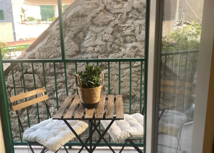 Apartment Mist 1 Center