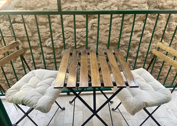 Apartment Mist 1 Center Split