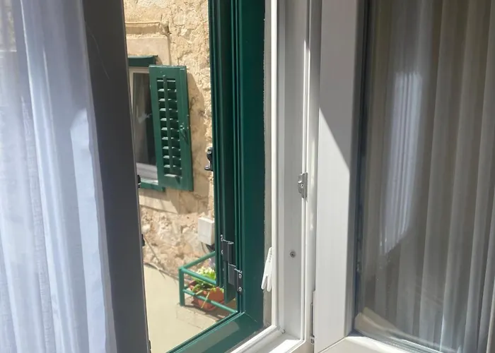 Apartment Mist 1 Center Split