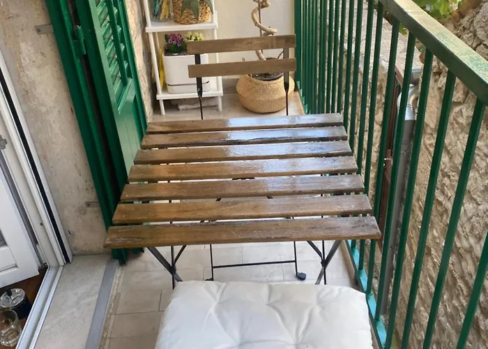 Apartment Mist 1 Center *