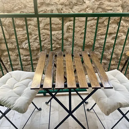 Apartment Mist 1 Center Split