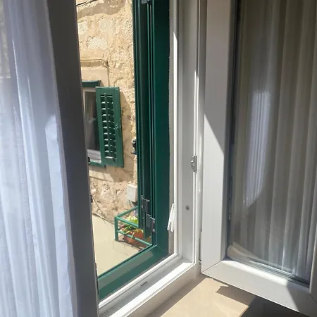 Apartment Mist 1 Center Split