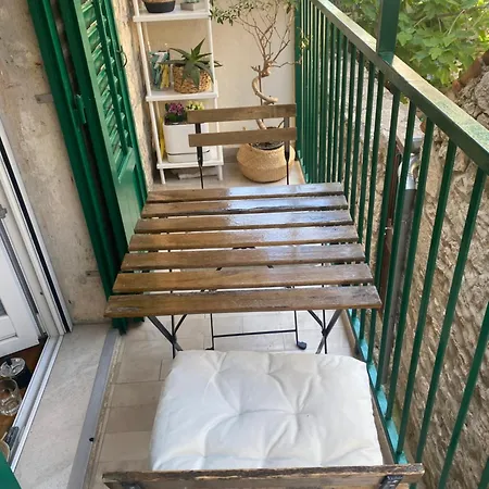 Apartment Mist 1 Center *